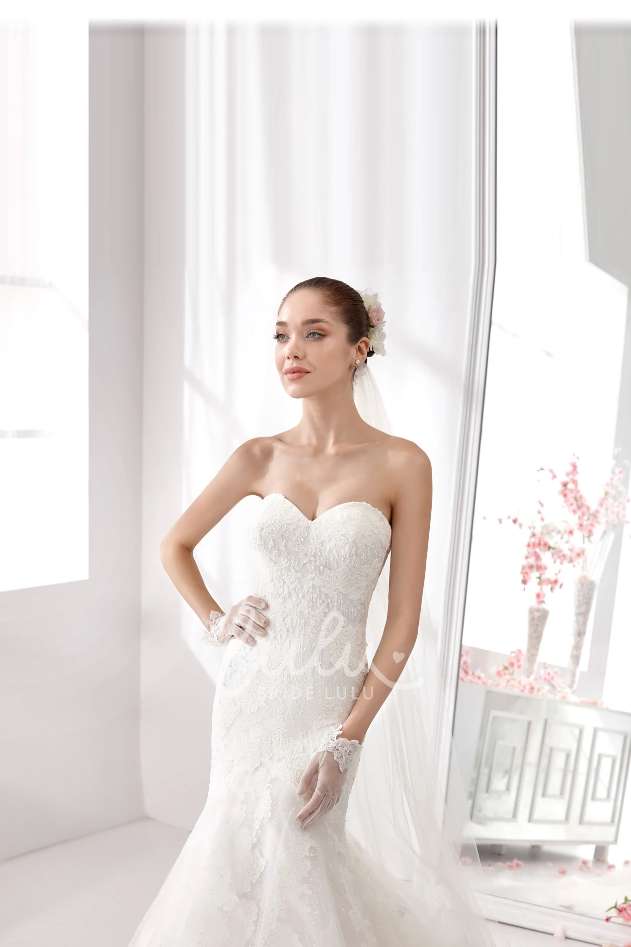 Mermaid Style Sweetheart Sheath Wedding Dress with Lace Appliques