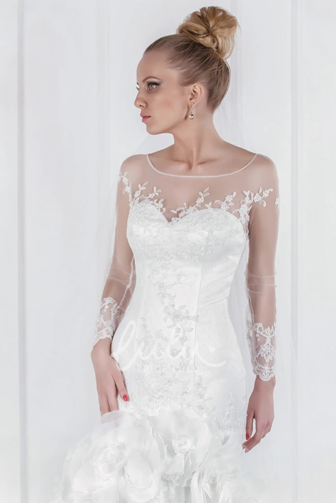 Scoop Neckline Tulle Wedding Dress with Appliqued Mermaid Silhouette Elegant Bridal Gown