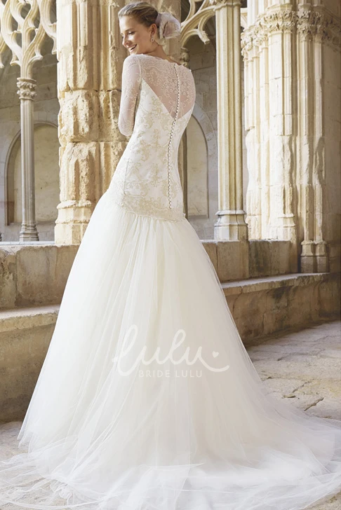 Bateau Neck A-Line Tulle Wedding Dress with Appliques and Long Sleeves