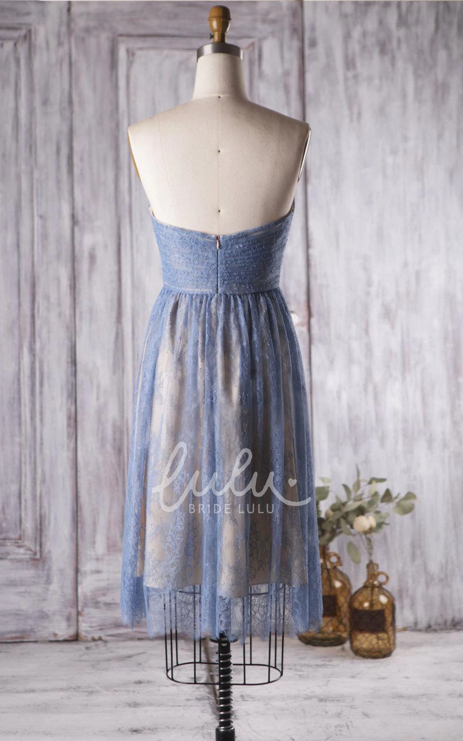 Knee Length Lace Bridesmaid Dress with Sweetheart Backless Design