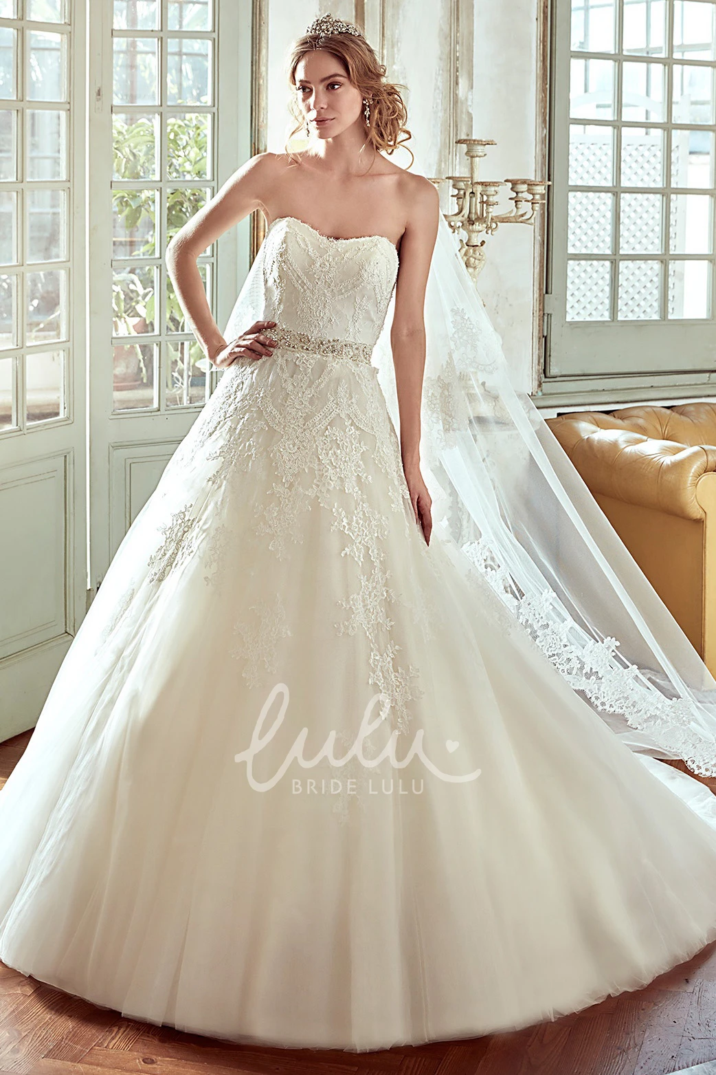 Strapless Lace A-Line Wedding Dress With Beaded Waist And Low-V Back Boho Wedding Dress Women 2025