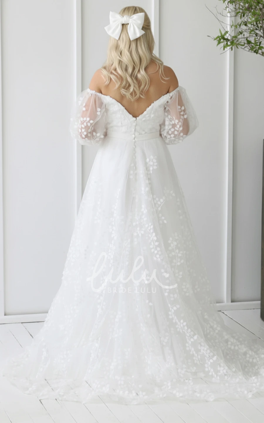 Elegant A-Line Off Shoulder Wedding Dress with Puff Sleeves and Lace Appliques Romantic Tulle Bridal Gown