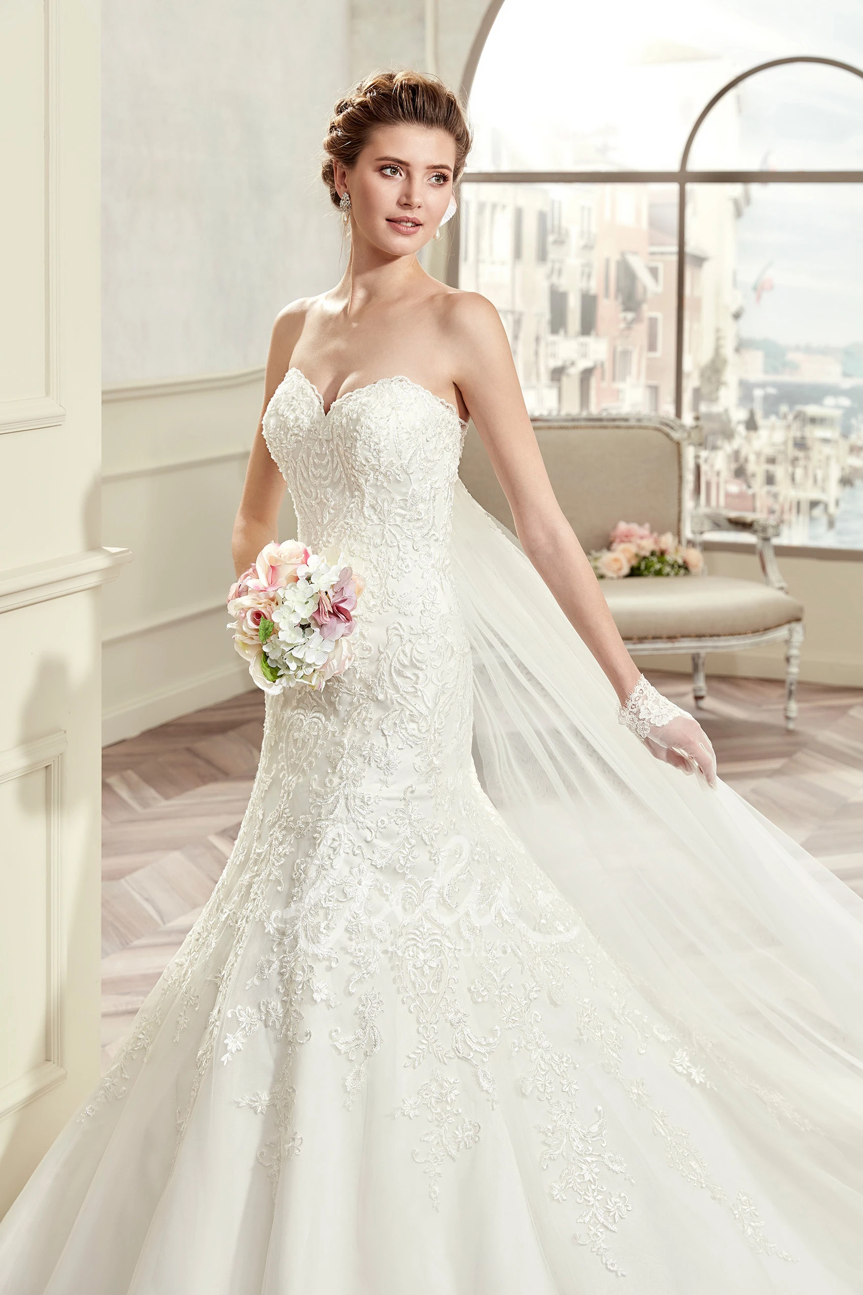 Sheath Wedding Dress with Mermaid Style Sweetheart Detachable Train Flowy