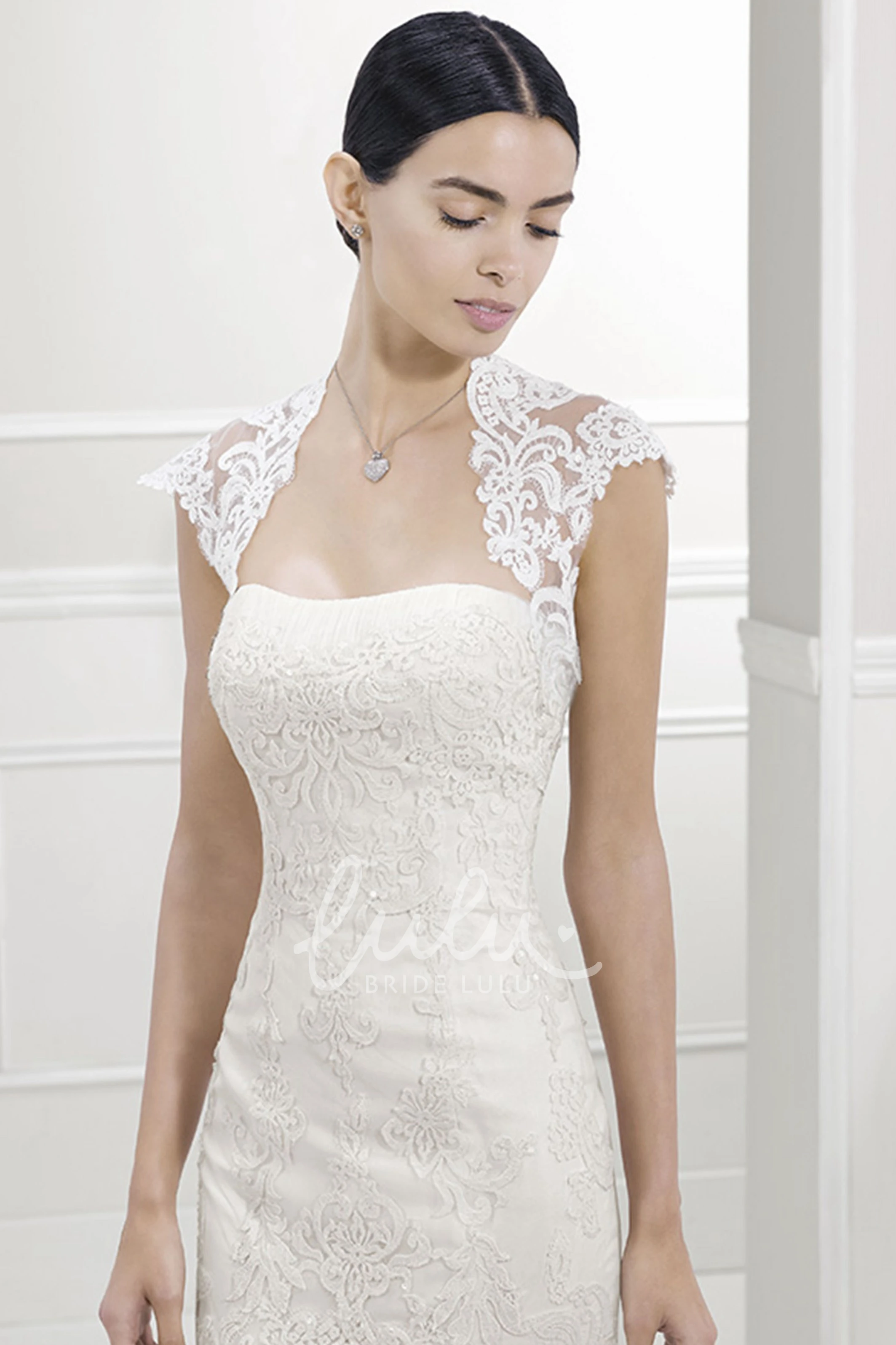 Tiered Tulle Strapless Wedding Dress with Appliques and Removable Lace Sleeves