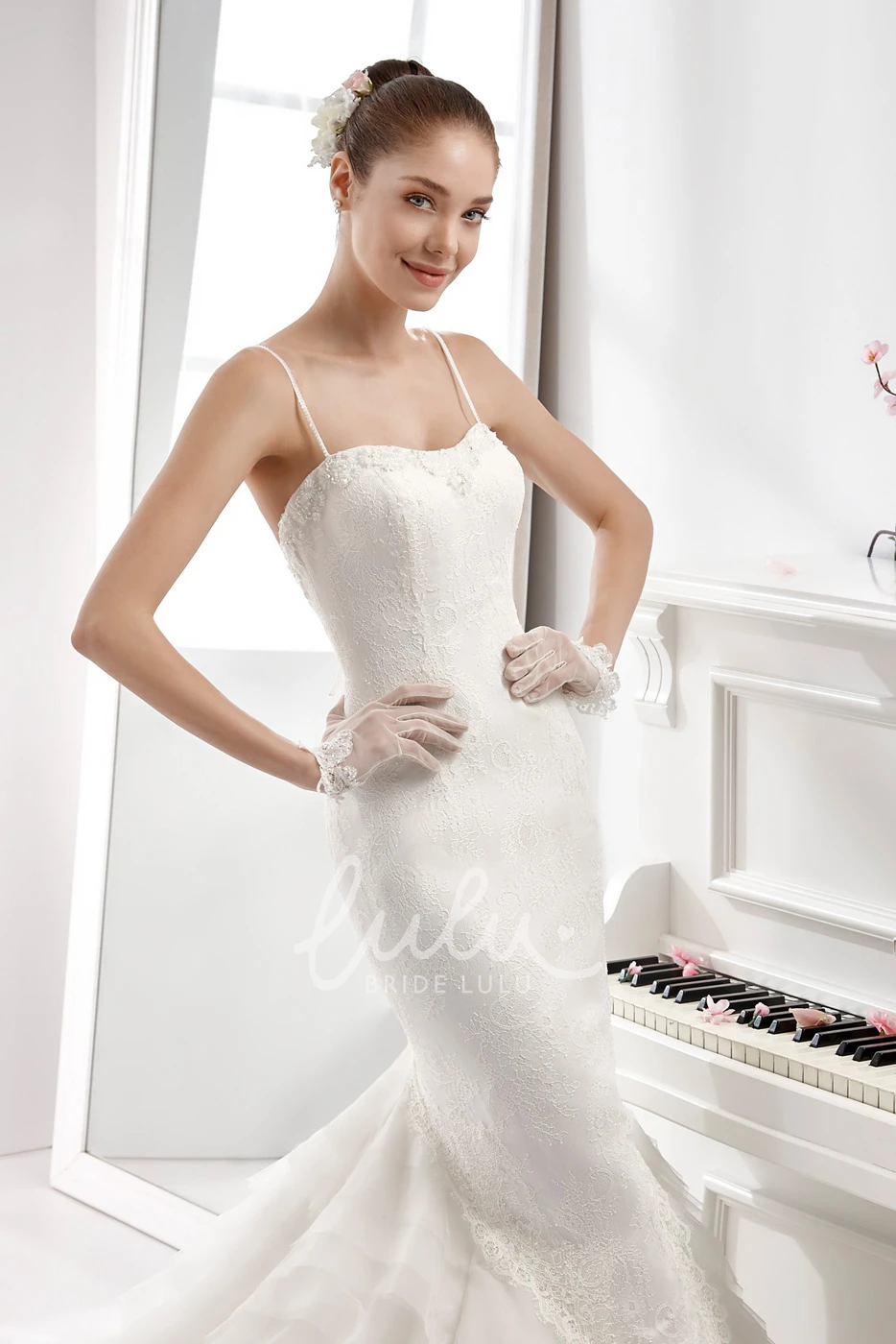Sheath Mermaid Wedding Dress with Spaghetti Straps and Tiers Train