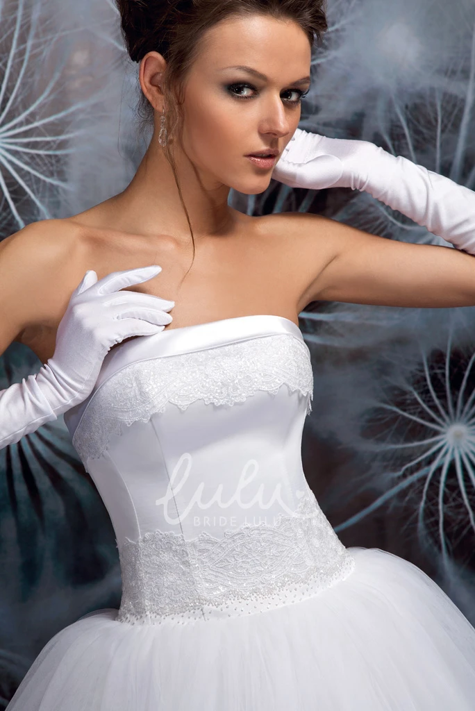 Off-The-Shoulder Appliqued Tulle A-Line Wedding Dress with Short Sleeves