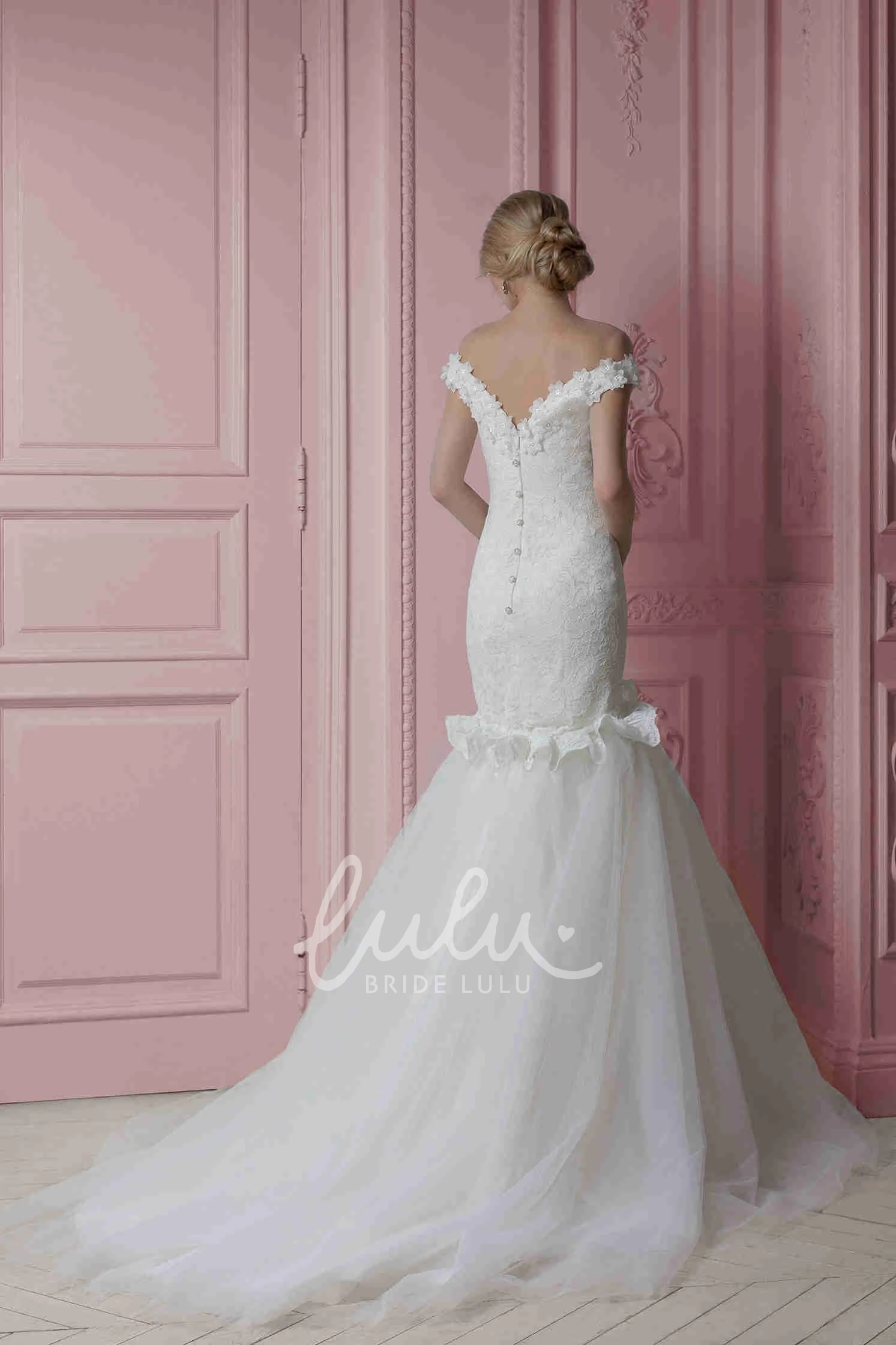 Off-The-Shoulder Trumpet Floral Lace&Tulle Wedding Dress with Ruffles Romantic Bridal Gown