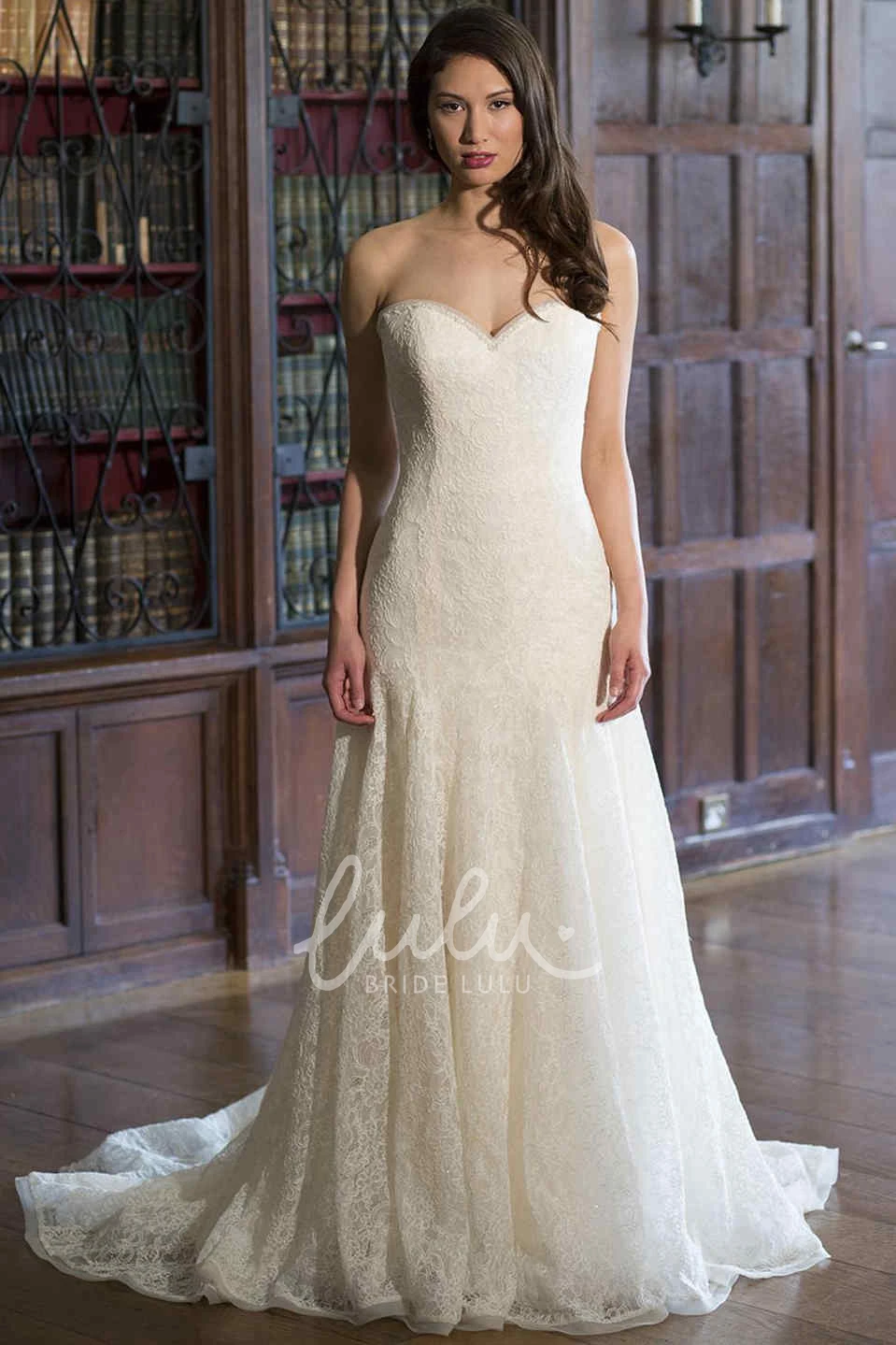 Sweetheart Lace V-Back Wedding Dress Floor-Length Elegant Bridal Gown