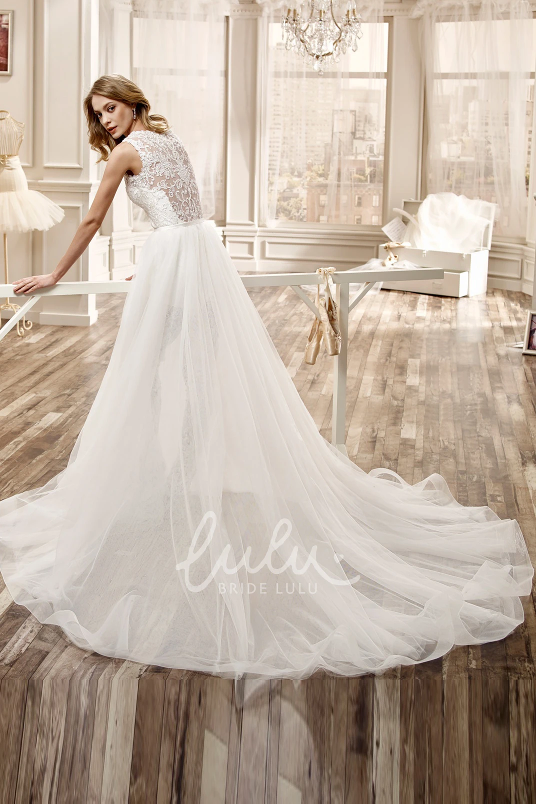 Tulle and Lace Jewel-Neck Warm Wedding Dress with Side Split