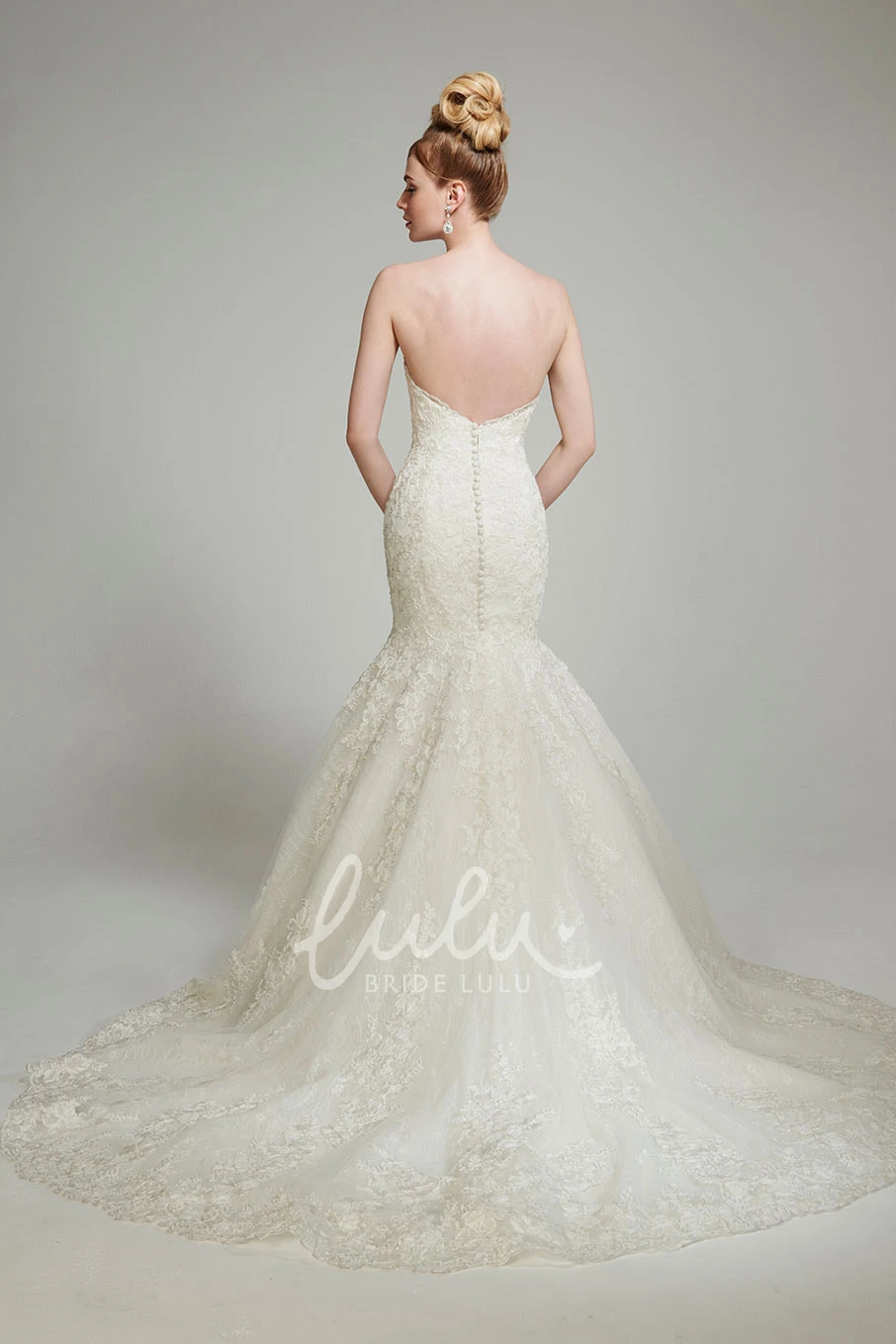 Sleeveless Lace Appliqued Mermaid Wedding Dress with Chapel Train