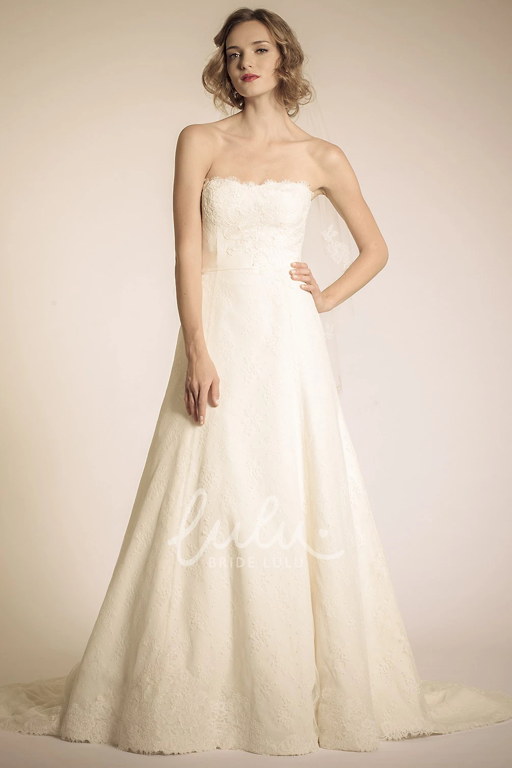 Lace Strapless A-Line Wedding Dress with Floor-Length Chic Bridal Gown