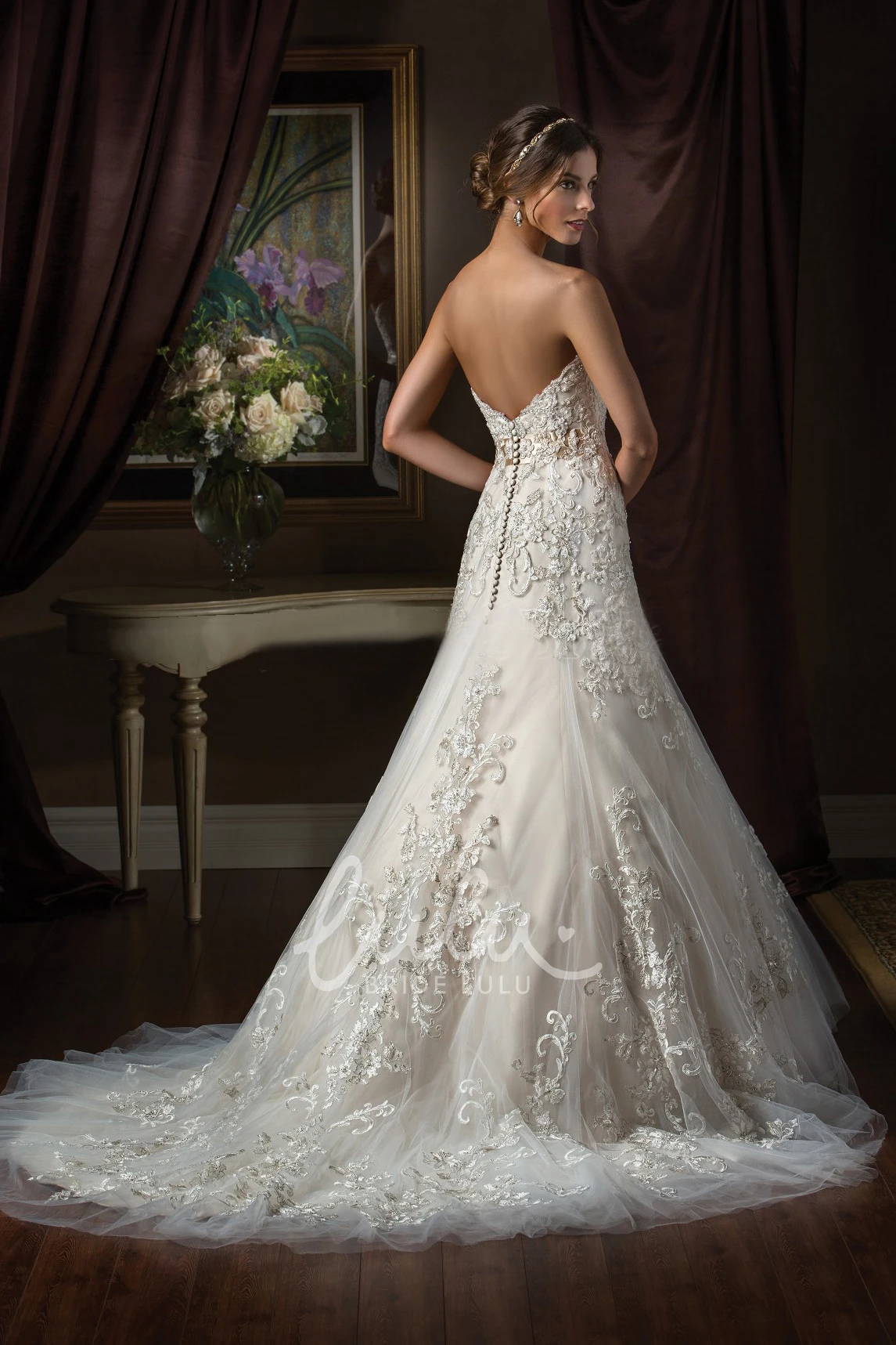 Chapel Train Sweetheart Wedding Dress with Appliques