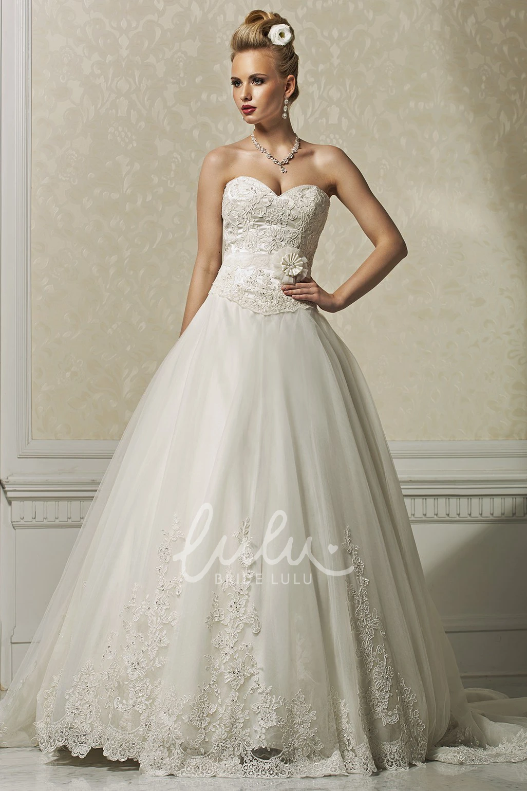 Sleeveless Lace&Tulle A-Line Wedding Dress with Flower