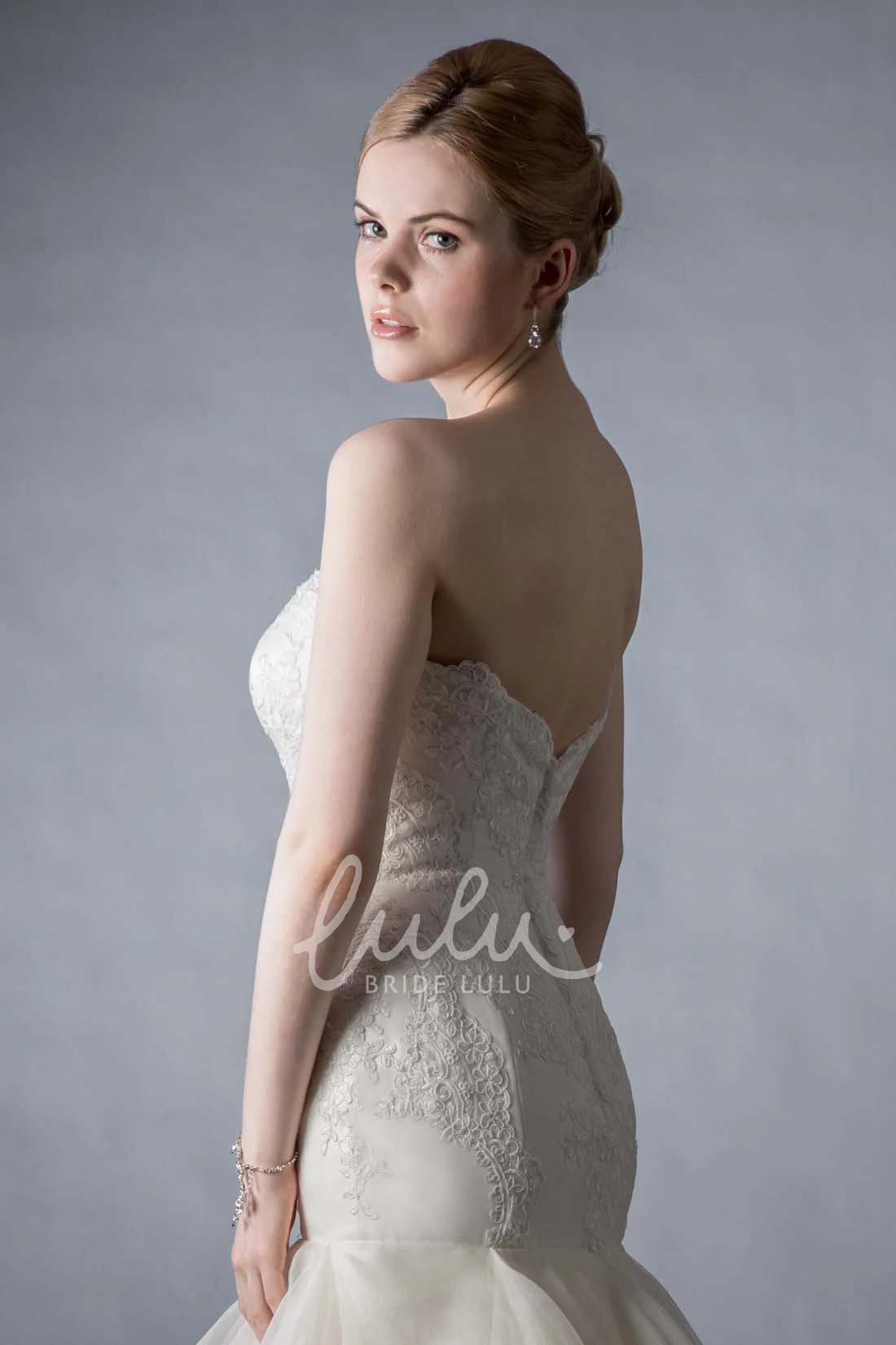 Sweetheart Mermaid Wedding Dress with Appliques and Sleeveless Design Stunning Bridal Gown