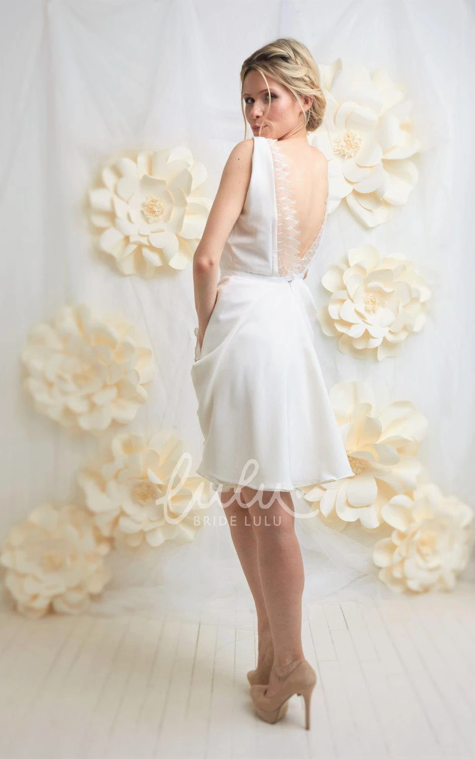 Backless Lace Wedding Dress with Elegant Style