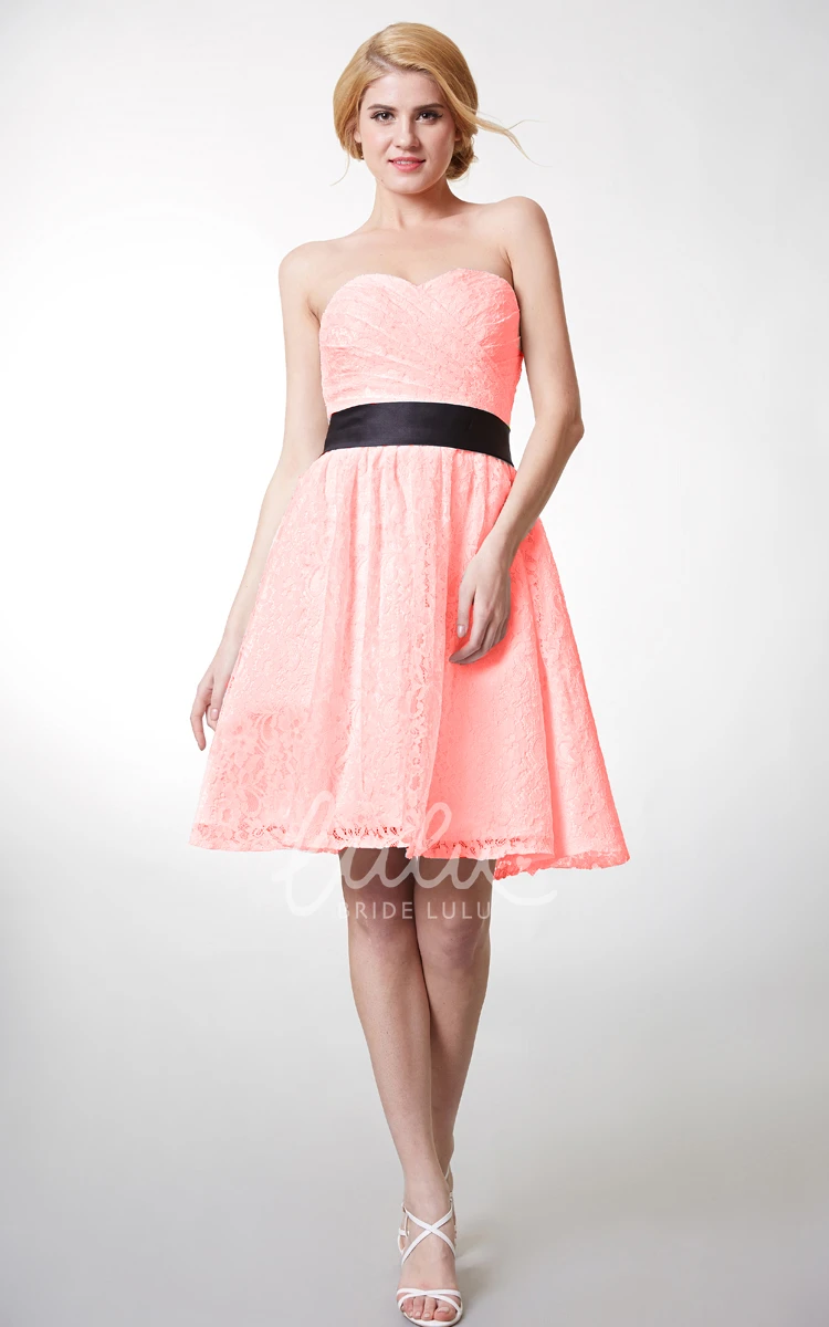 Knee-Length Lace Bridesmaid Dress with Sweetheart Neckline