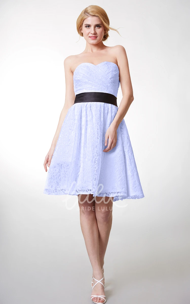 Knee-Length Lace Bridesmaid Dress with Sweetheart Neckline
