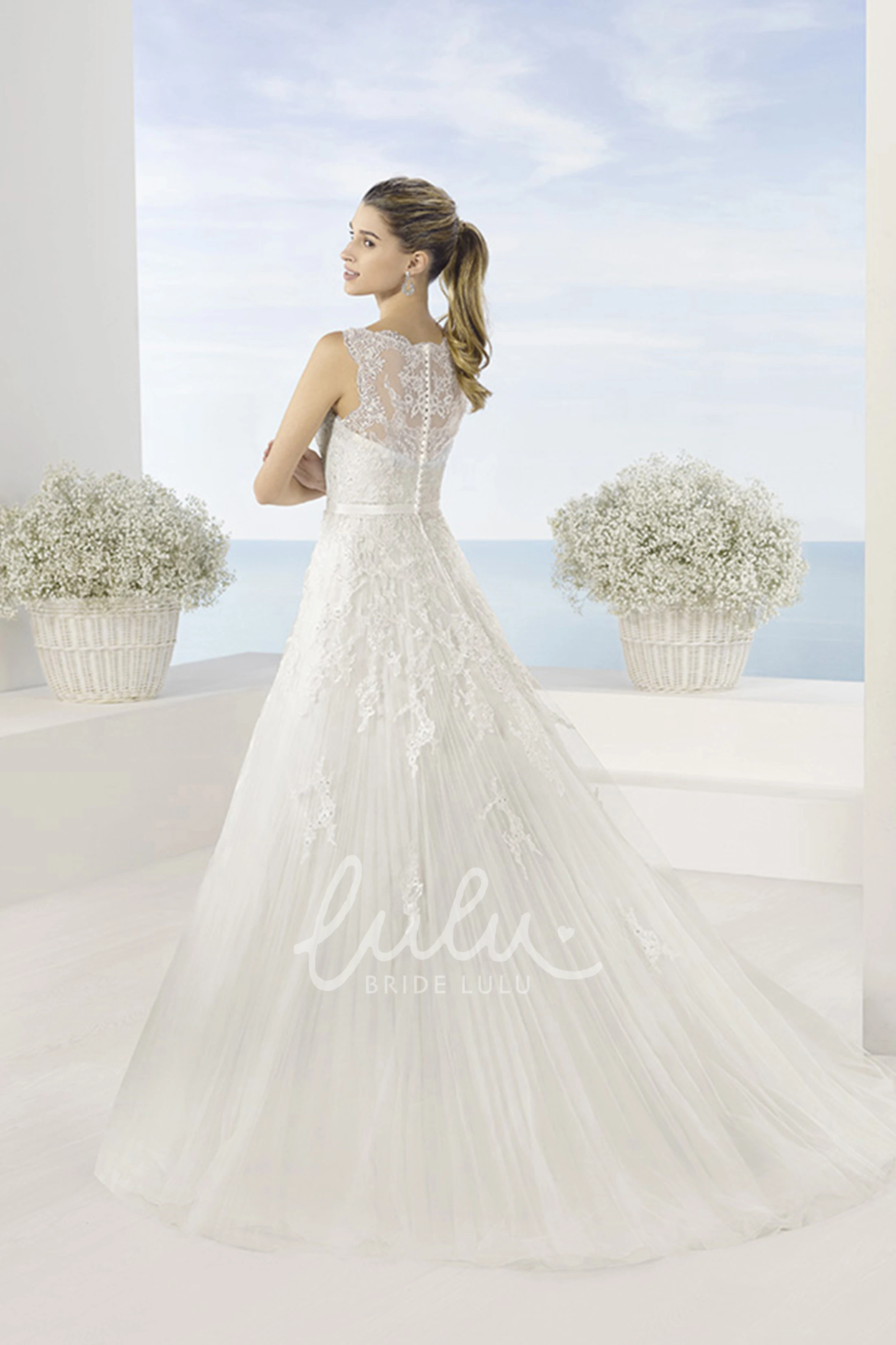 Sleeveless Bateau Appliqued Tulle Wedding Dress Flowy Bridal Gown