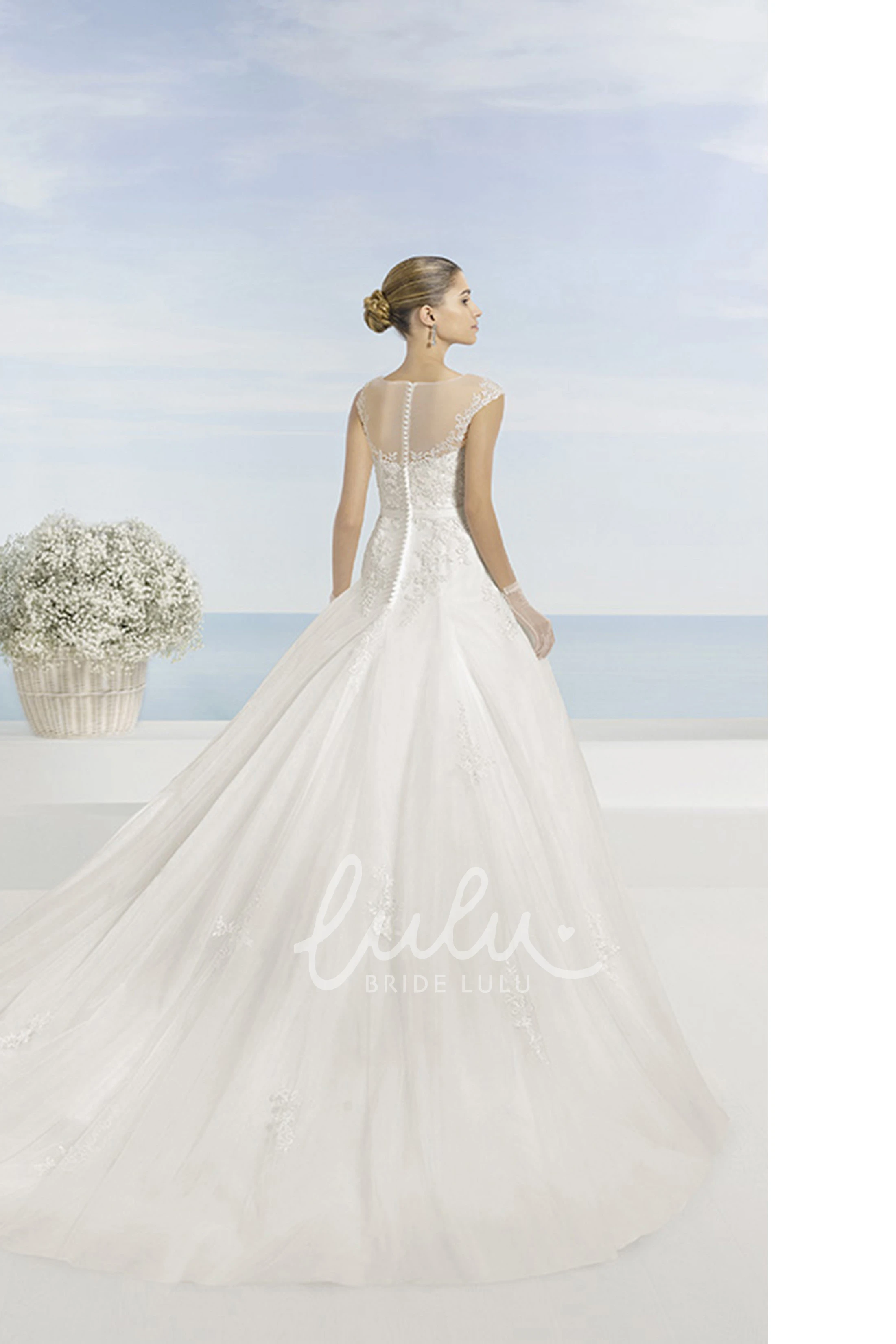A-Line Boho Lace Tulle Wedding Dress with Bateau-Neck Appliques and Illusion Elegant Bridal Gown