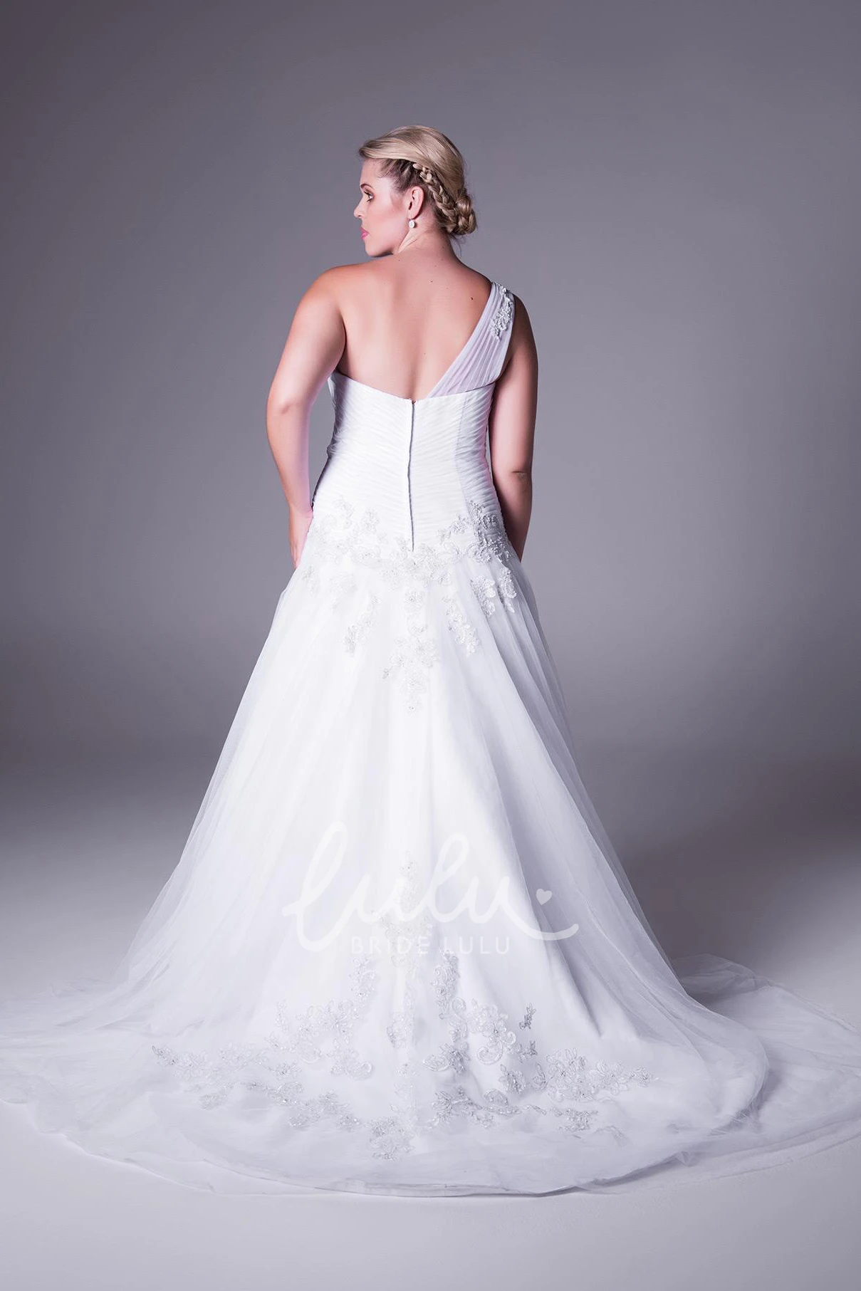 One-Shoulder Tulle Wedding Dress with Appliques Plus Size A-Line Maxi