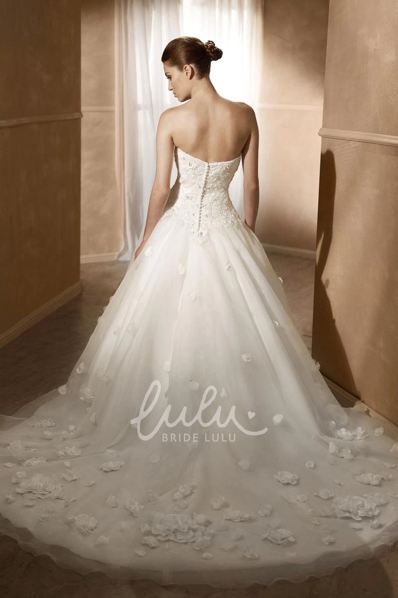 Sweetheart Tulle Wedding Dress with Appliques and Flower Ball Gown Style