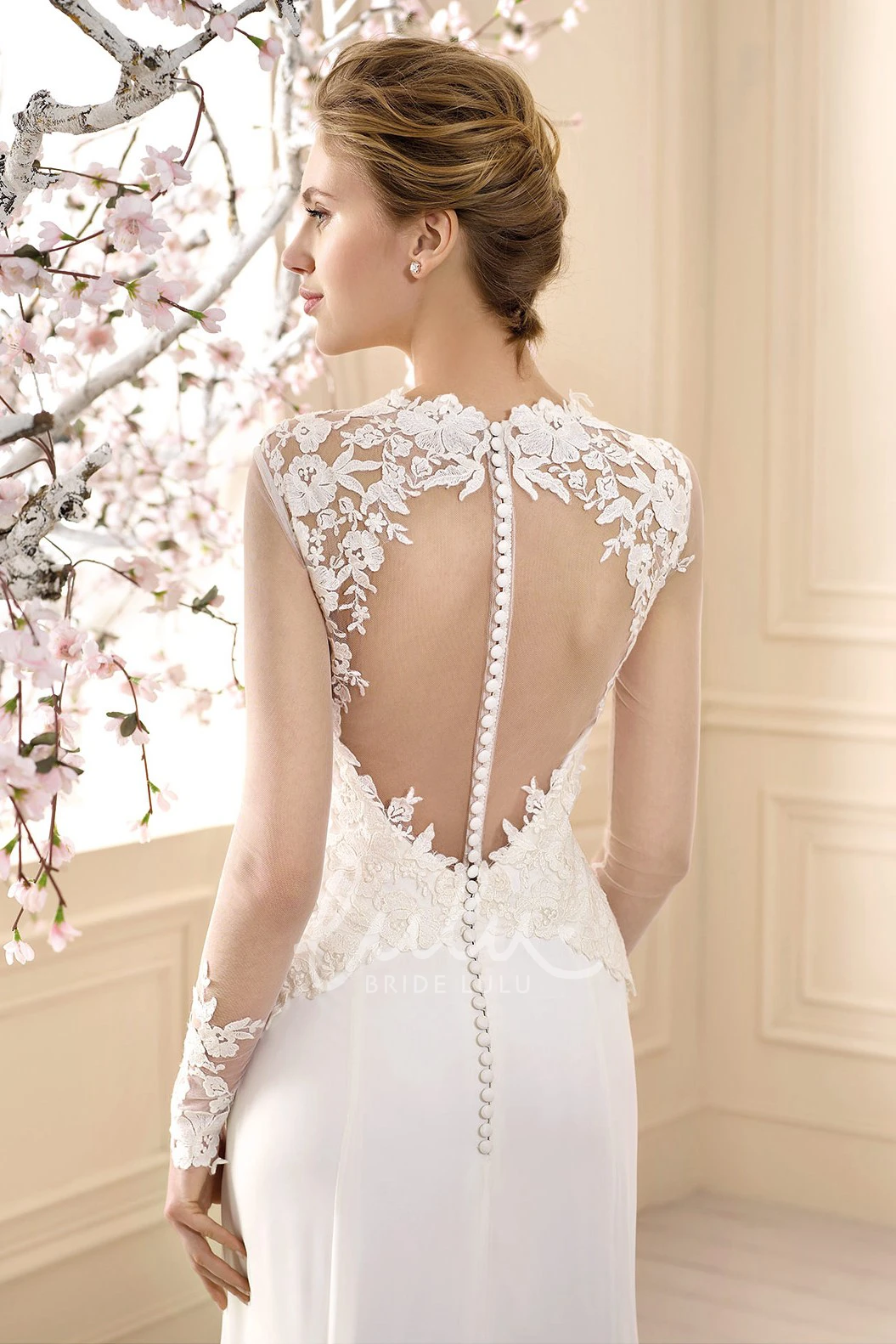 Long-Sleeve Chiffon Sheath Wedding Dress With Appliques and Floor-Length