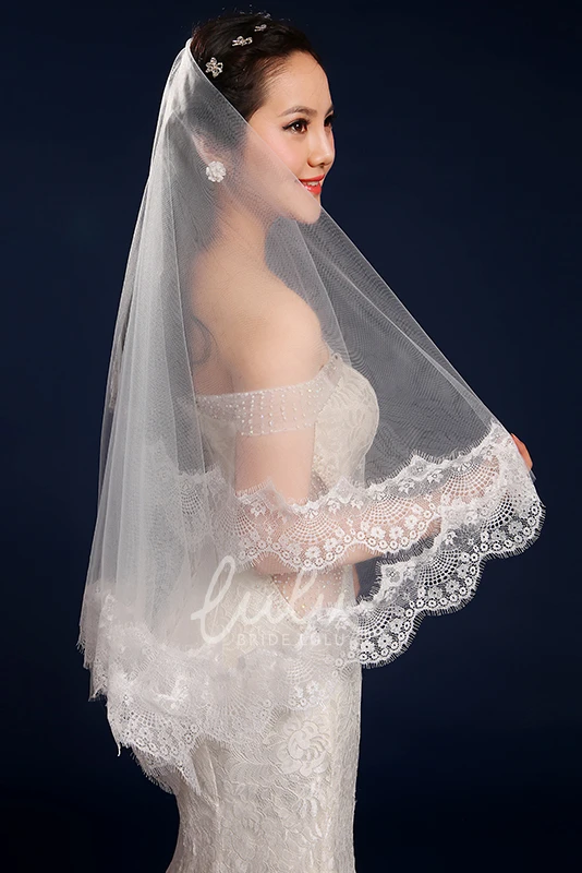 Lace Edge Tulle Fingertip Wedding Veil for Brides