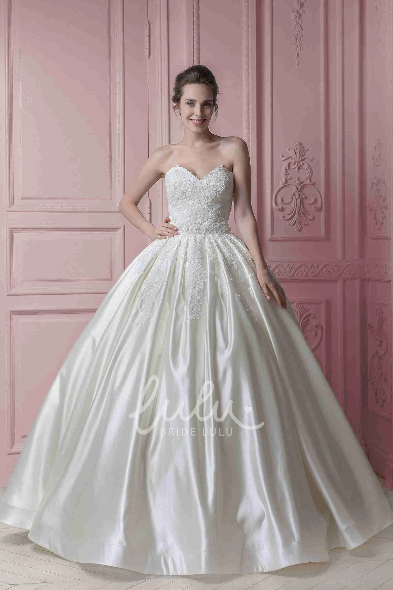 Sweetheart Maxi Satin Wedding Dress with Appliques and Corset Back Boho Wedding Dress 2025