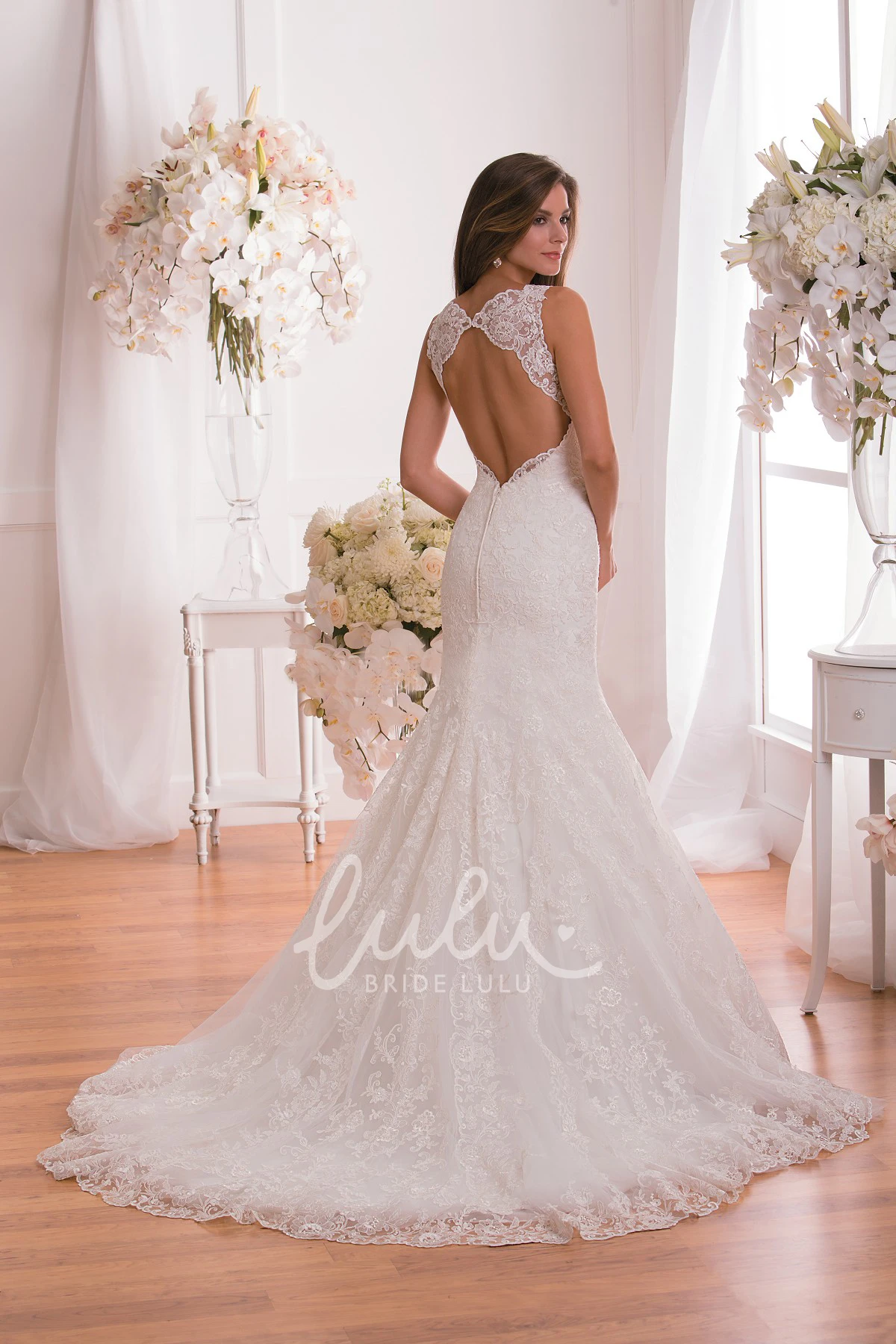 Applique Mermaid Wedding Dress Sleeveless V-Neck Keyhole Back