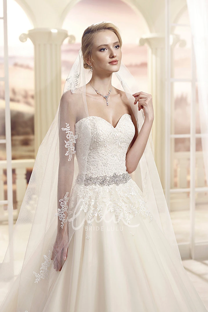 Floor-Length Tulle&Lace Ball Gown Wedding Dress with Sweetheart Neckline and Court Train