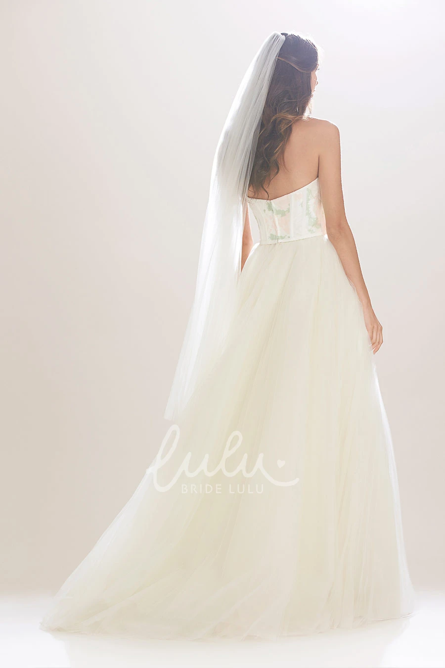 Sweetheart Tulle Wedding Dress with V-Back Ball Gown Style for Brides