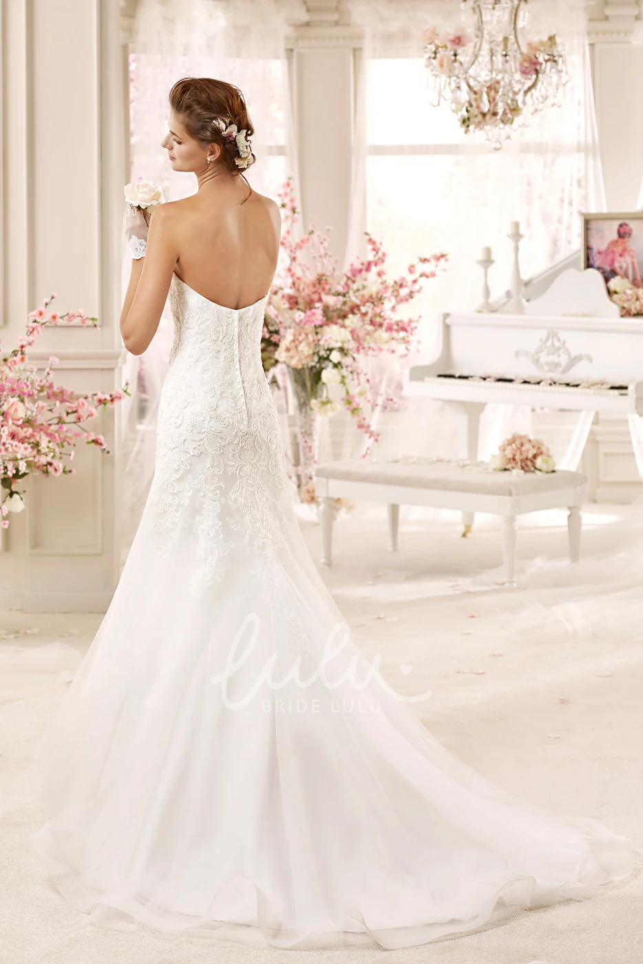 Mermaid Lace Wedding Dress with Sweetheart Neckline and Detachable Cap Timeless Beauty
