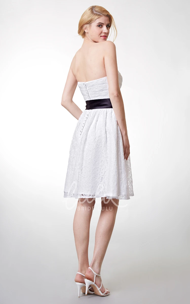 Knee-Length Lace Bridesmaid Dress with Sweetheart Neckline