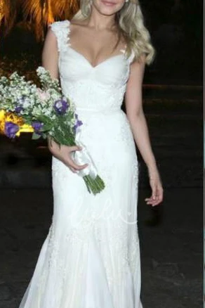 Queen Anne V-neck Lace Sheath Wedding Dress Open Back Style