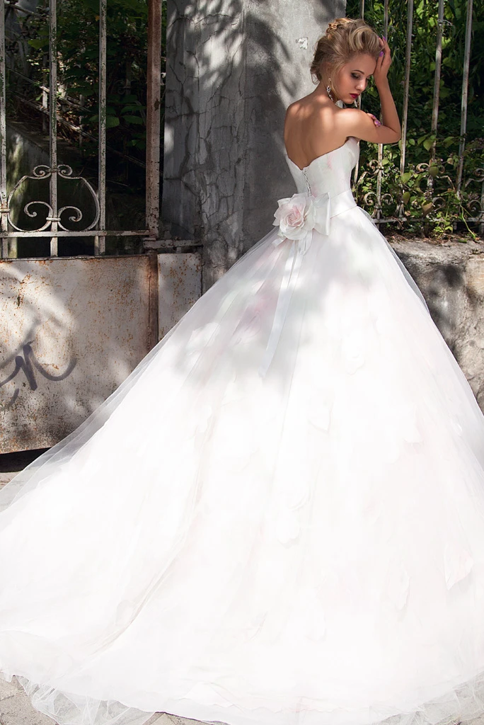 Sweetheart Tulle Ball Gown with Flower and Corset Back Floor-Length Wedding Dress
