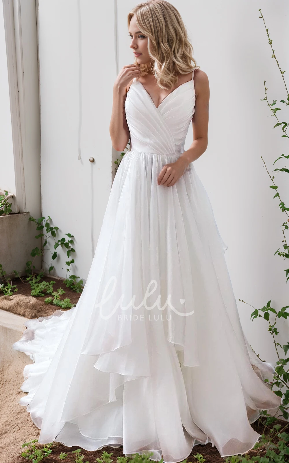 Beach Garden Minimalist V-Neck A-Line Ballgown Wedding Dress Sexy Modern Spaghetti Straps Sleeveless Bridal Gown with Court Train
