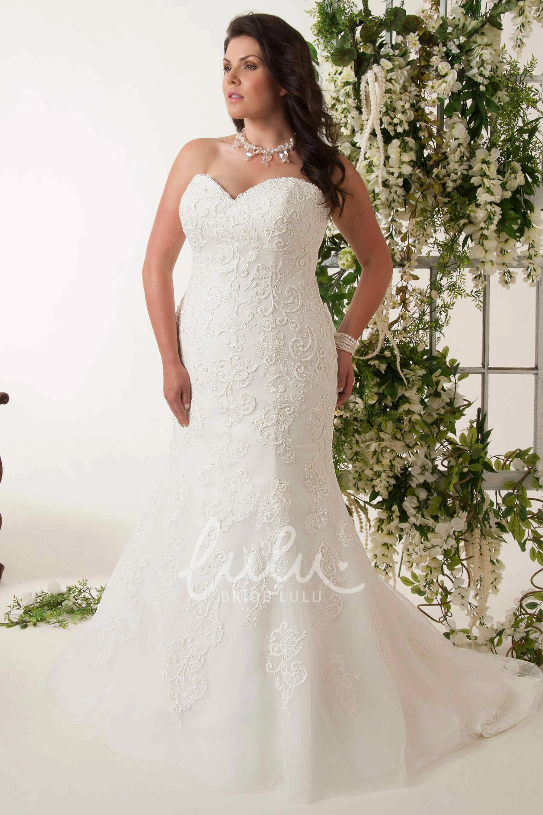 Plus Size Mermaid Sweetheart Lace Wedding Dress with Lace Up Modern Bridal Gown