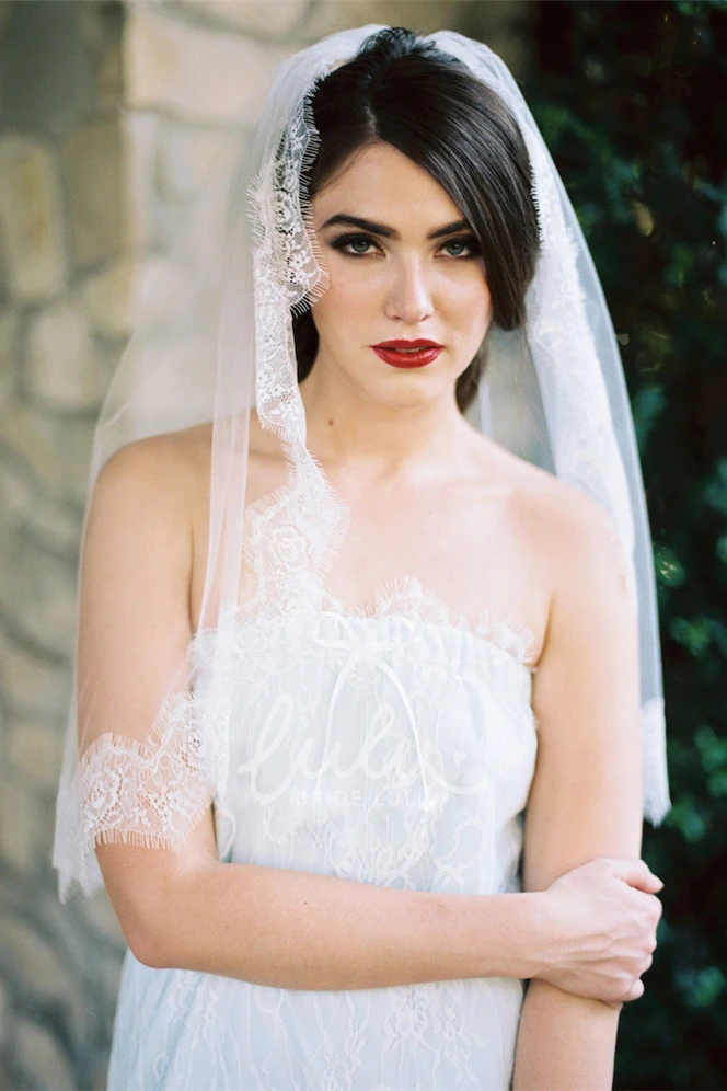 Short Lace Applique Wedding Veil Retro Style Tulle