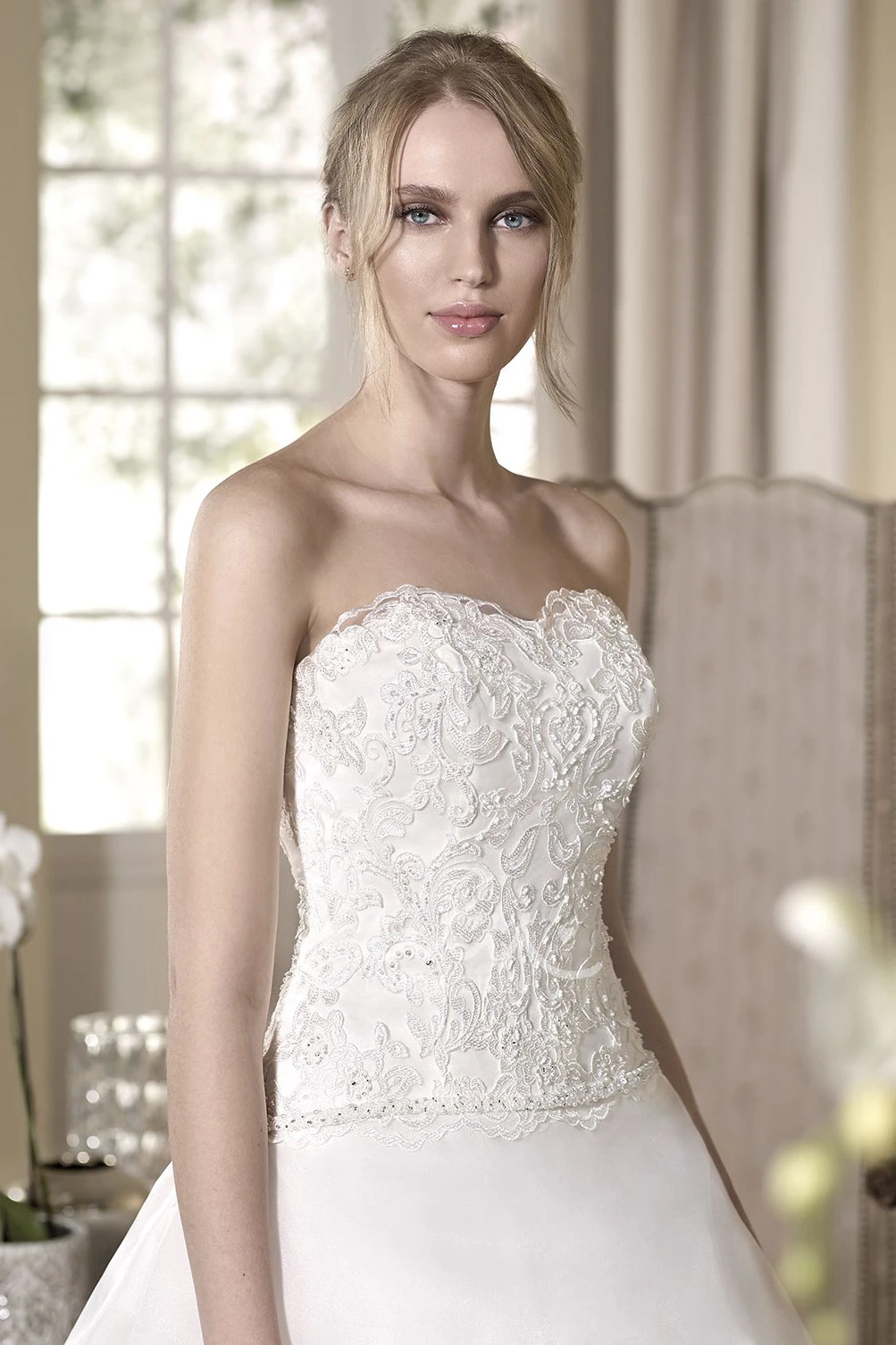 Organza Strapless A-Line Wedding Dress with Appliques