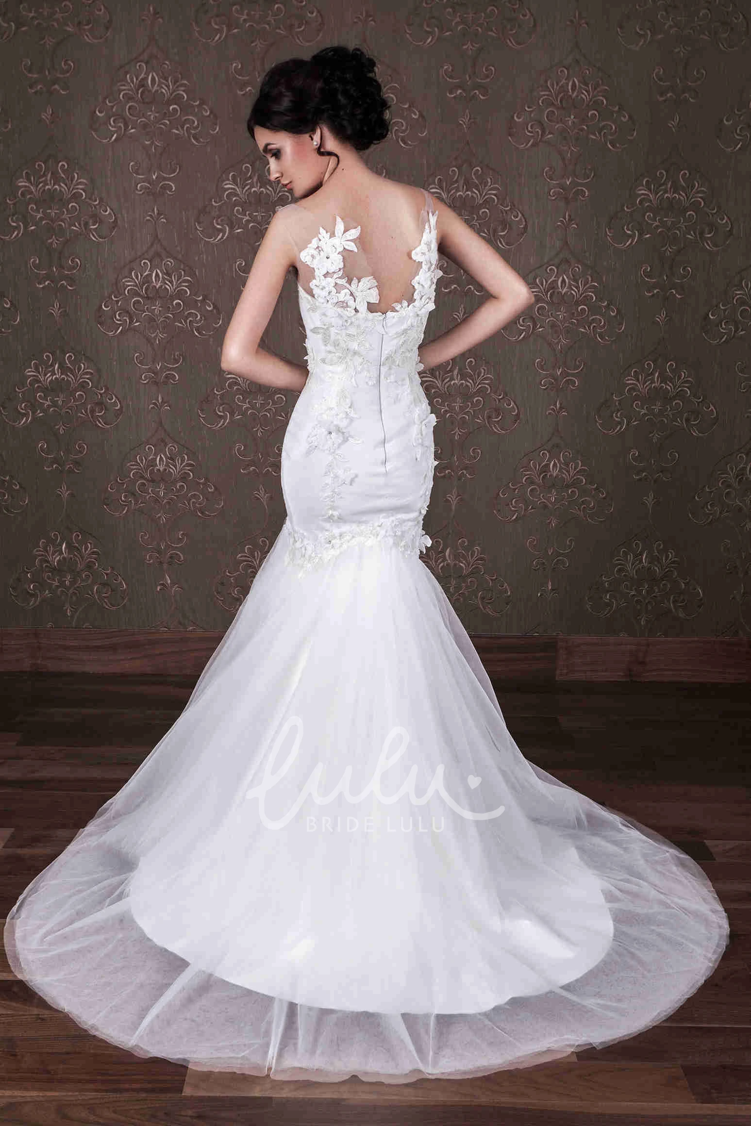 Sleeveless Tulle and Satin Mermaid Wedding Dress with Scoop Neck