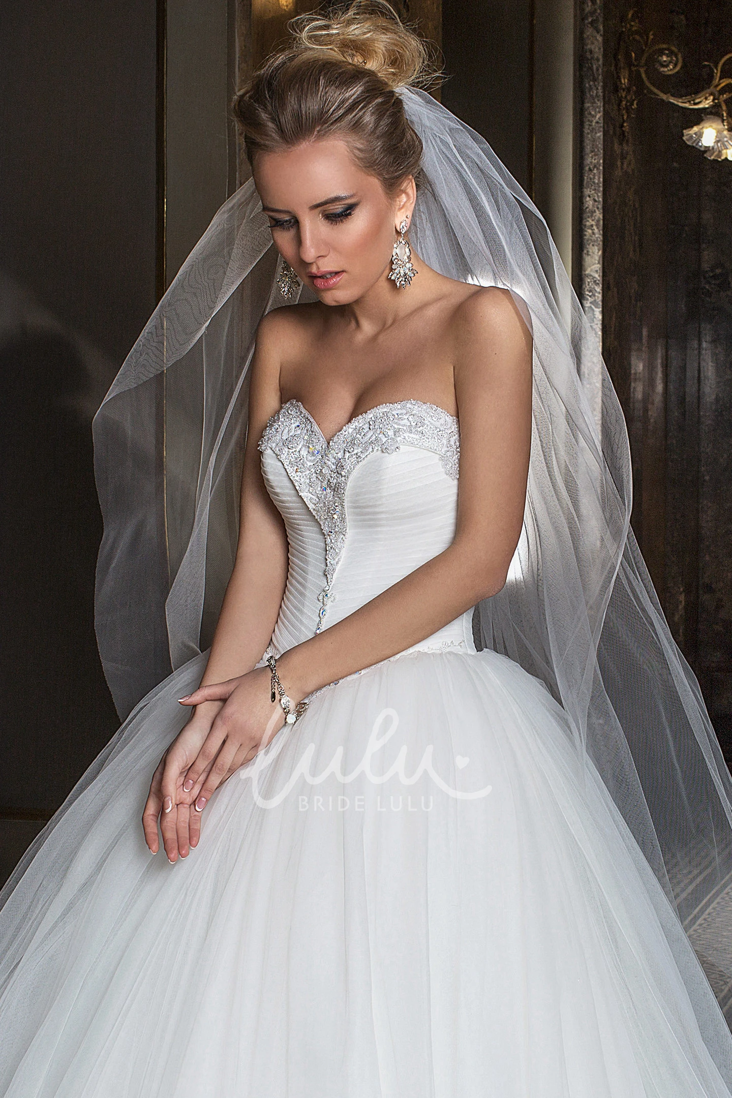 Sweetheart Tulle Wedding Dress Sleeveless Ball Gown with Ruching & Floor-Length