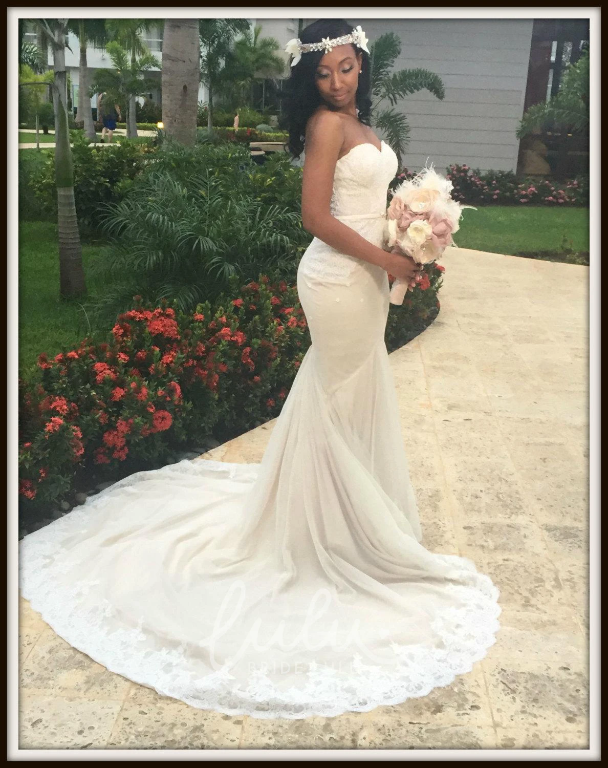 Ivory Sweetheart Neckline Wedding Dress with Cream Accents