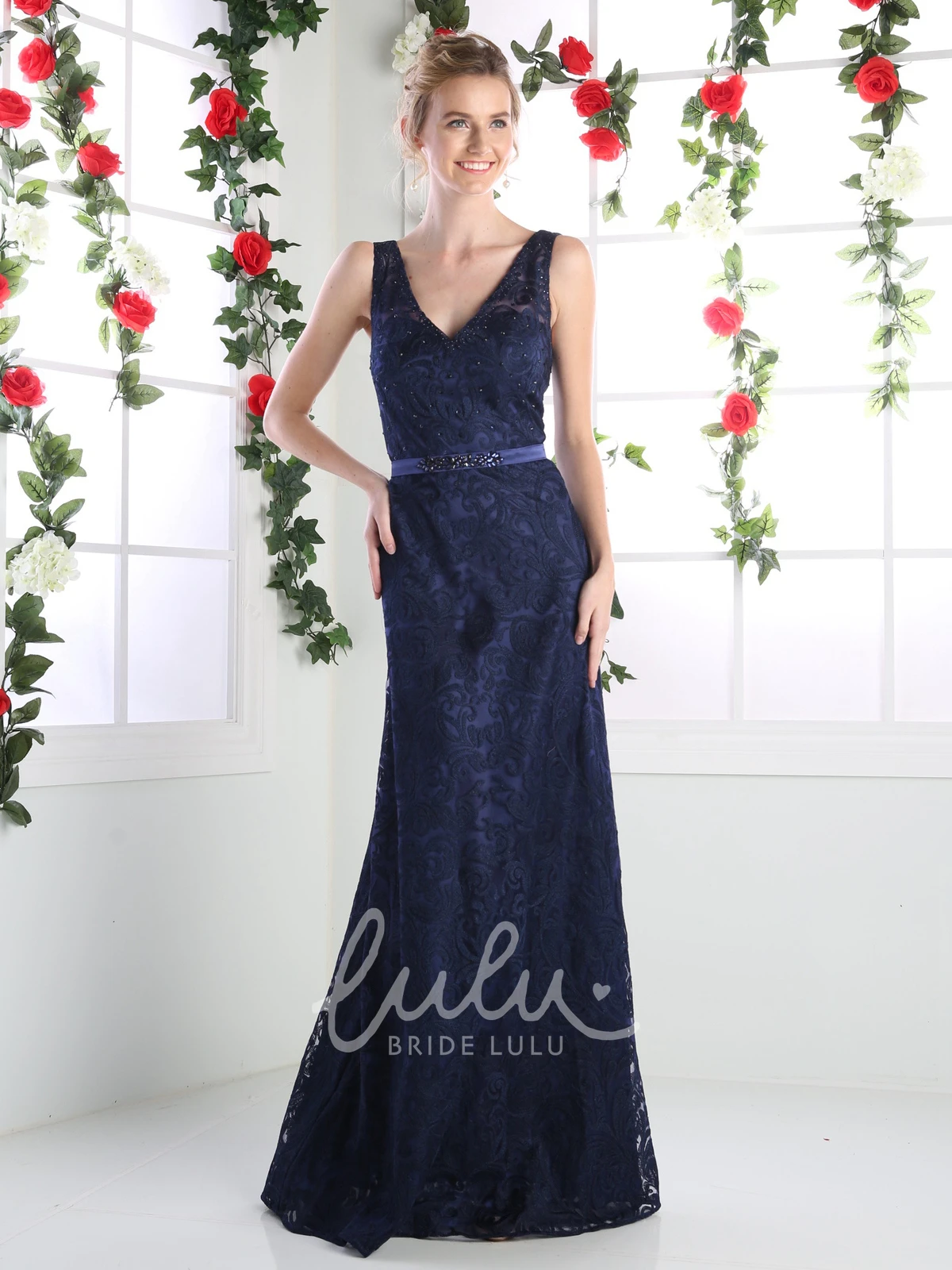 Short Sleeveless V-Neck Sheath Formal Dress with Beading and Lace