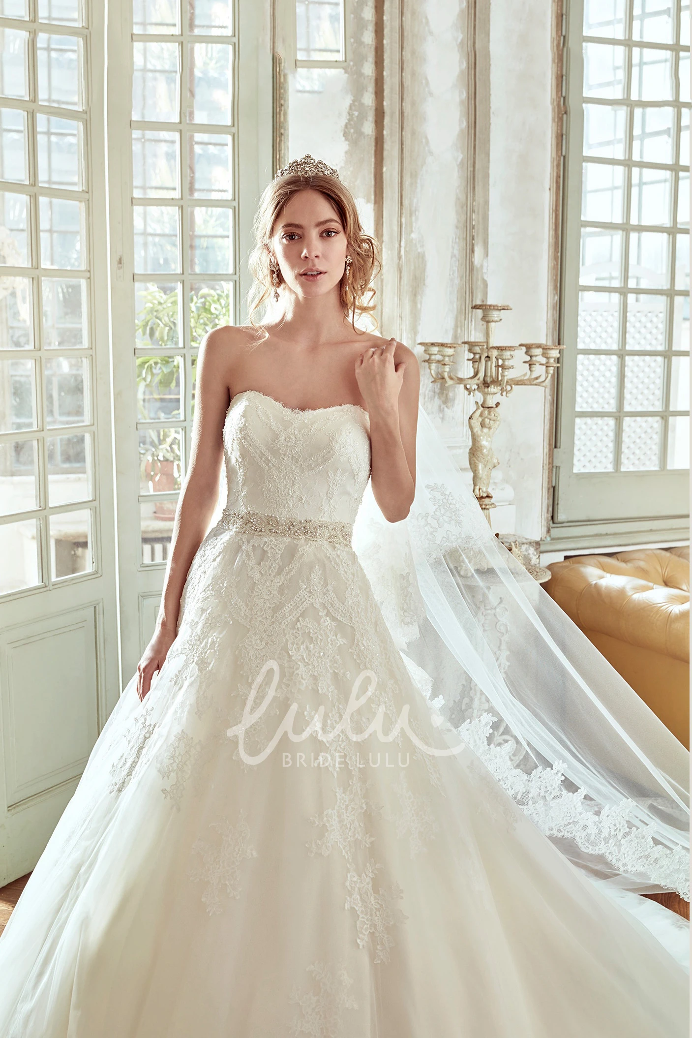 Strapless Lace A-Line Wedding Dress With Beaded Waist And Low-V Back Boho Wedding Dress Women 2025