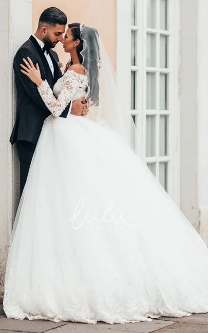 Long Sleeve Off-the-shoulder Ball Gown Tulle Wedding Dress with Appliques