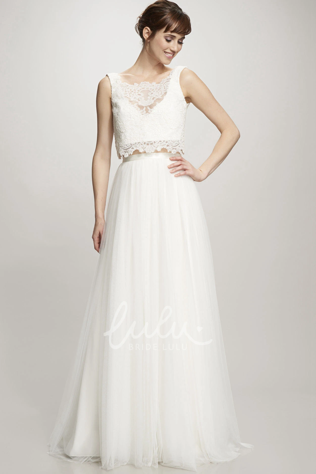 Lace Square-Neck Tulle Wedding Dress with Sleeveless