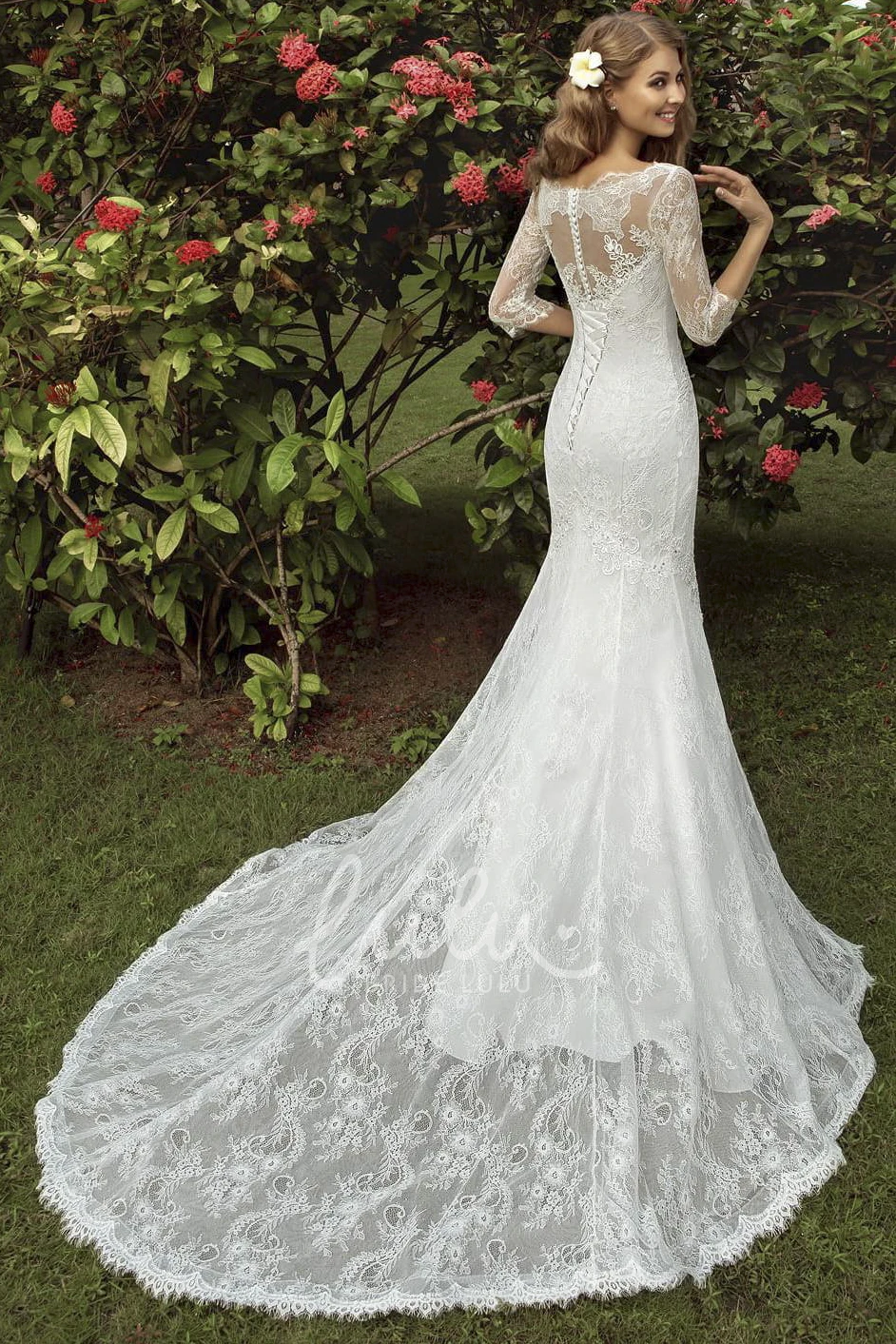 Lace Trumpet Floor-Length Spring Wedding Dress with Scoop-Neck and T-Shirt Sleeves