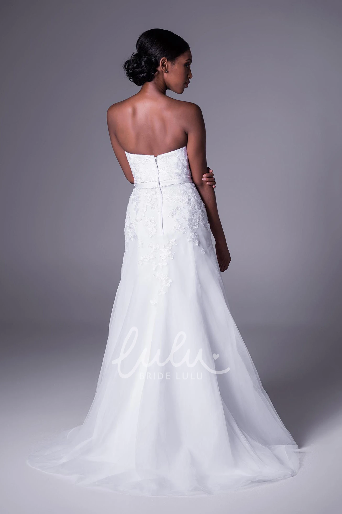 Sweetheart Tulle Wedding Dress Floor-Length Appliques Zipper