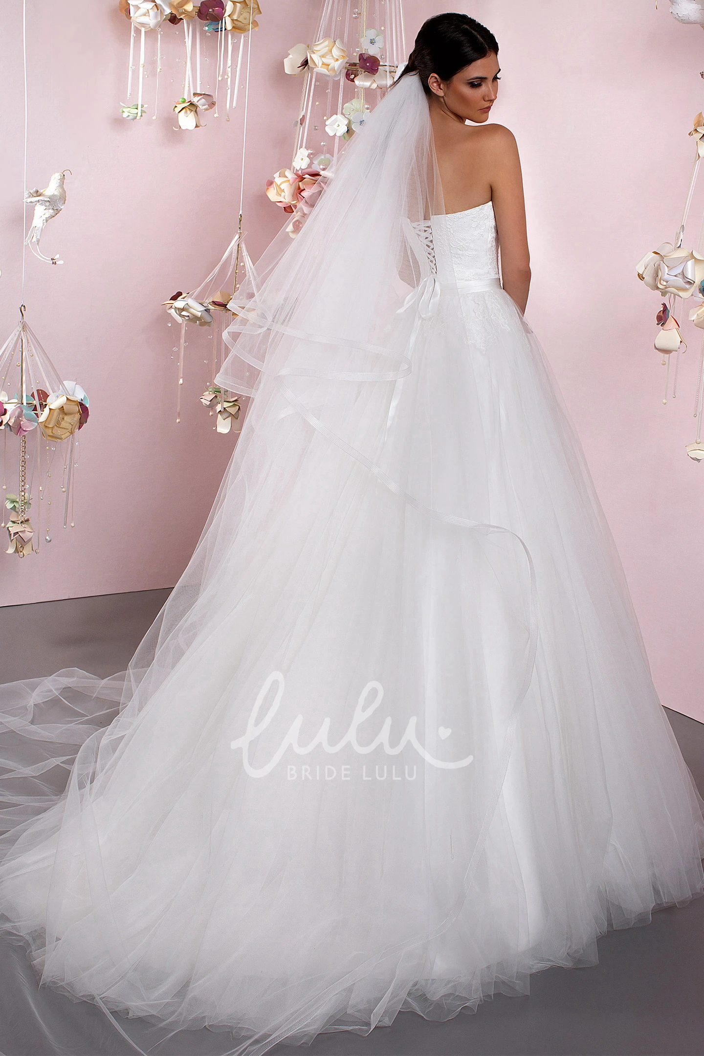 Jewel Neck Tulle Ball Gown Wedding Dress with 3-4 Sleeves Classic Bridal Gown