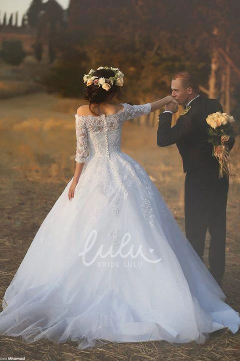 Lace Tulle Button Zipper Ball Gown Wedding Dress